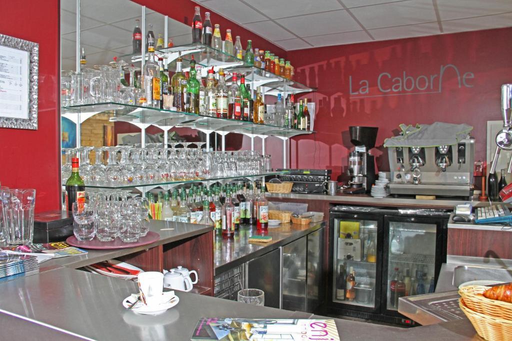 Hotel-Restaurant La Caborne Limonest Exteriör bild