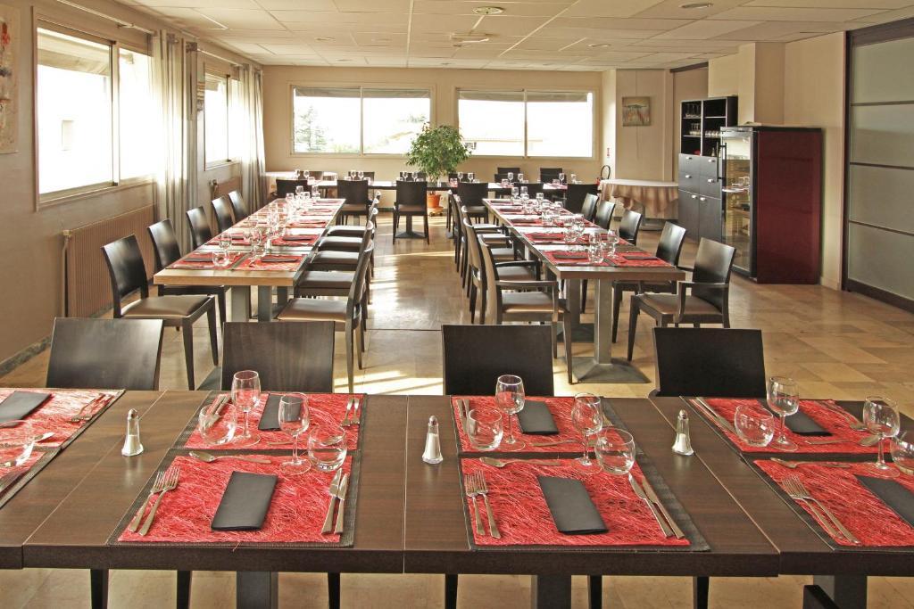 Hotel-Restaurant La Caborne Limonest Exteriör bild